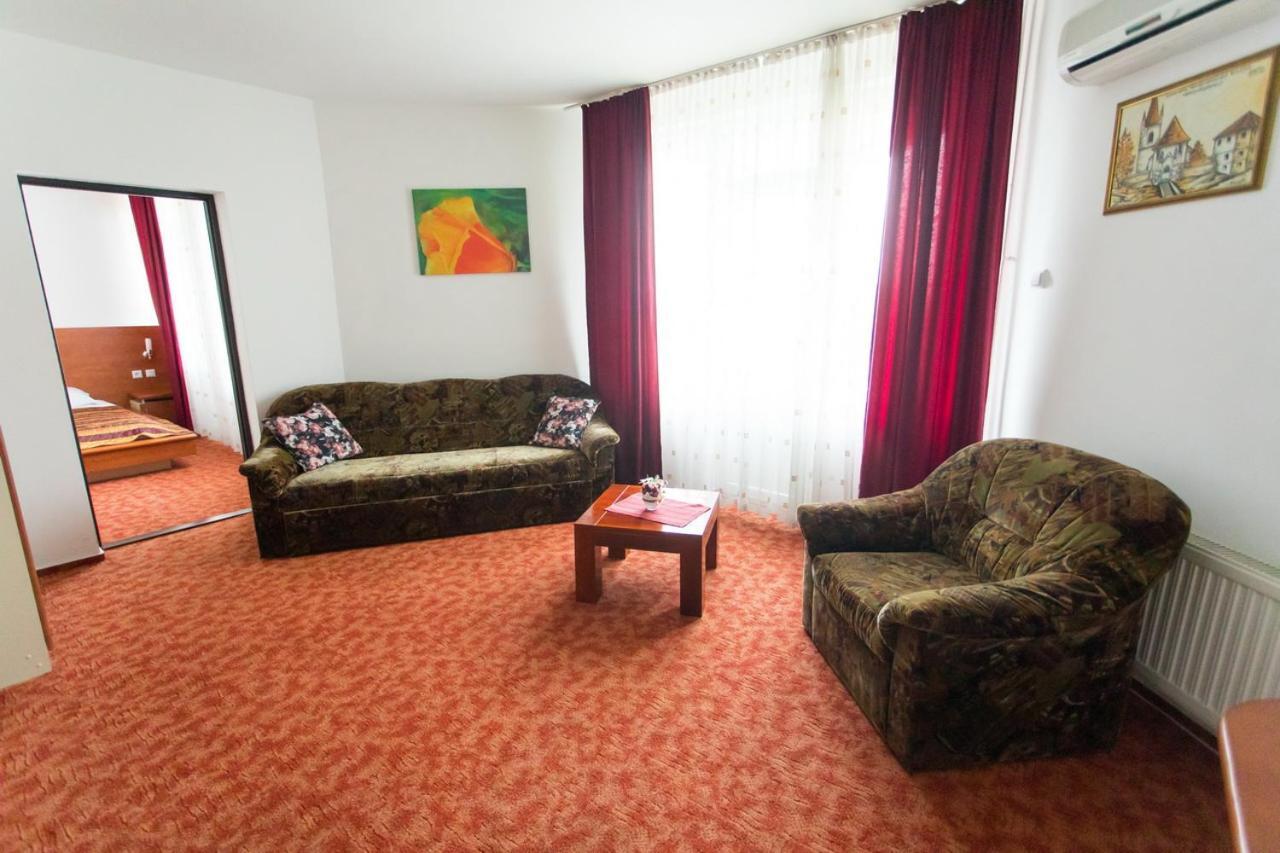 Pensiunea Full Târgu-Mureş Buitenkant foto