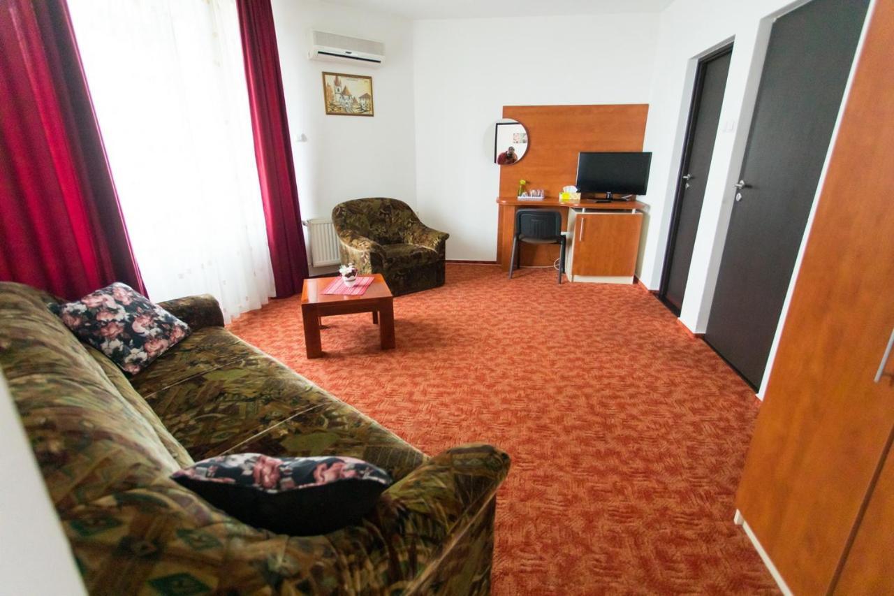Pensiunea Full Târgu-Mureş Buitenkant foto